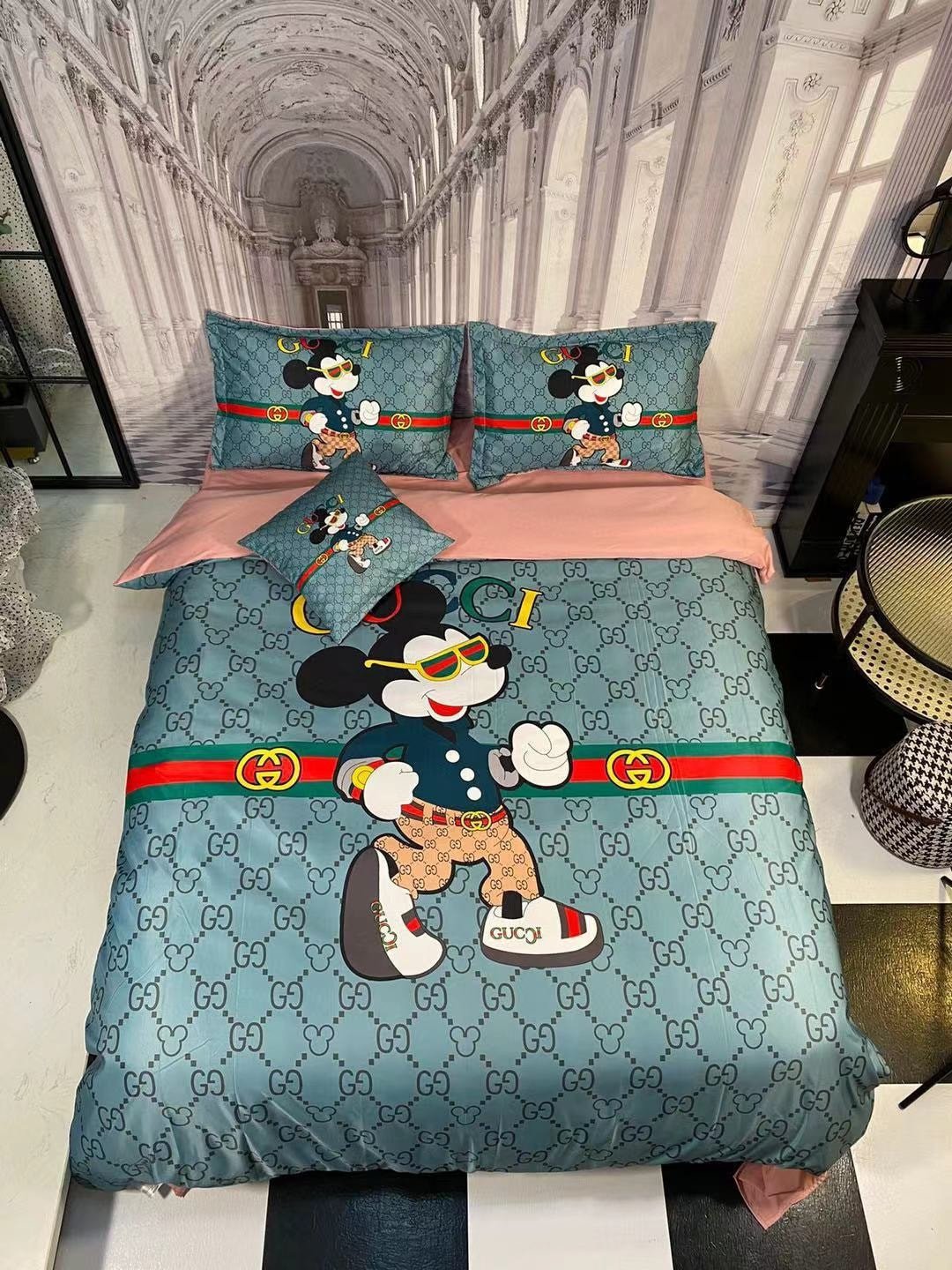 Gucci Mickey Mouse Fashion Luxury Brand Bedding Set