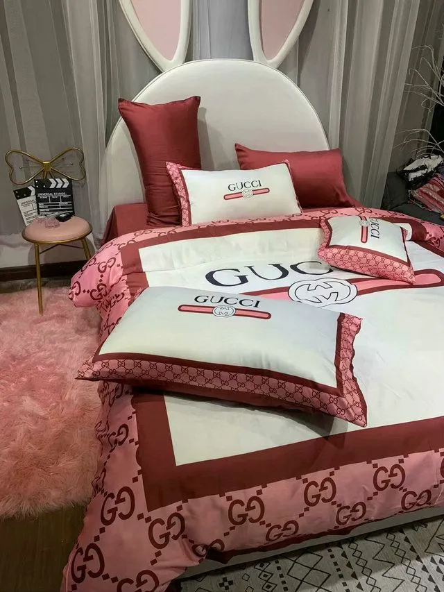 Gucci Pinky White Luxury Brand Premium Bedding Set