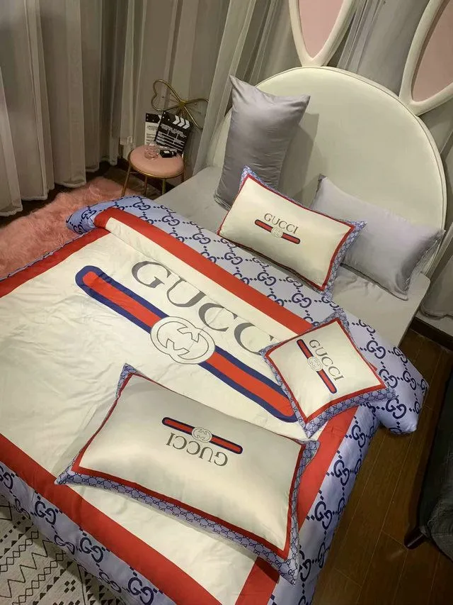 Gucci White Violet Luxury Brand Premium Bedding Set