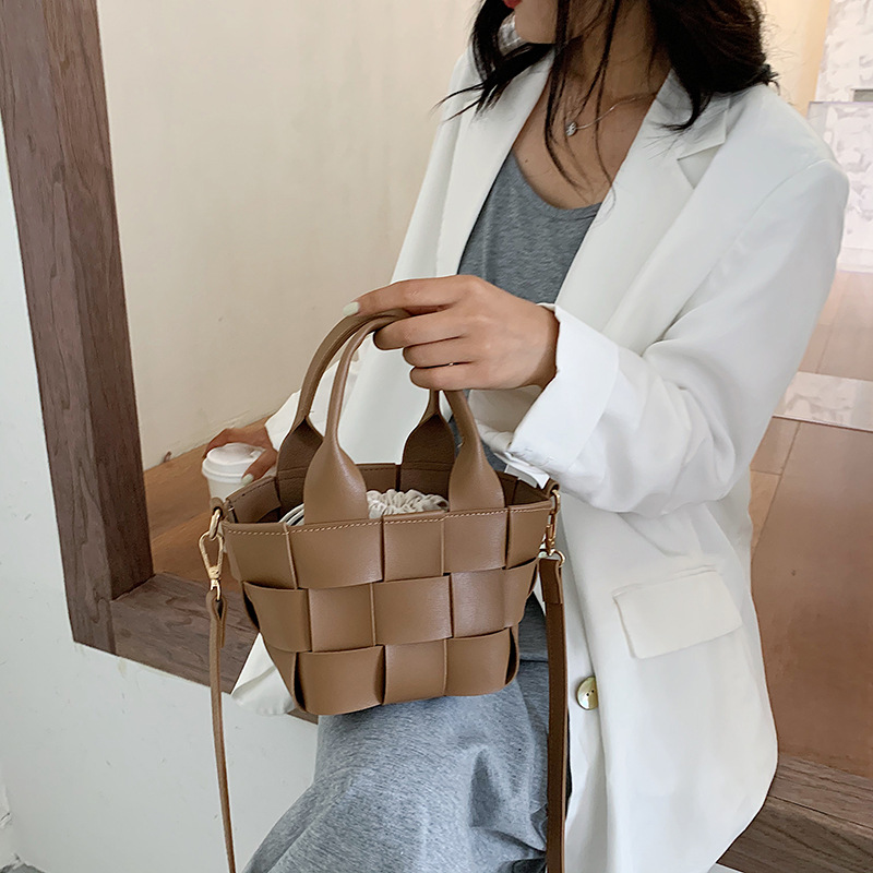 Basket-Woven-Drawstring-Bucket-Bag-Tote-Handbags-Women-Summer-New-Casual-Beach-Handbag-Female-Shoulder-Travel-1