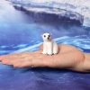 sitting-polar-bear-200006154